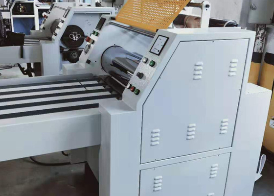 Chine Machine facile de stratification de petit pain de papier d'opération avec le système de chauffage d'Elactrical fournisseur