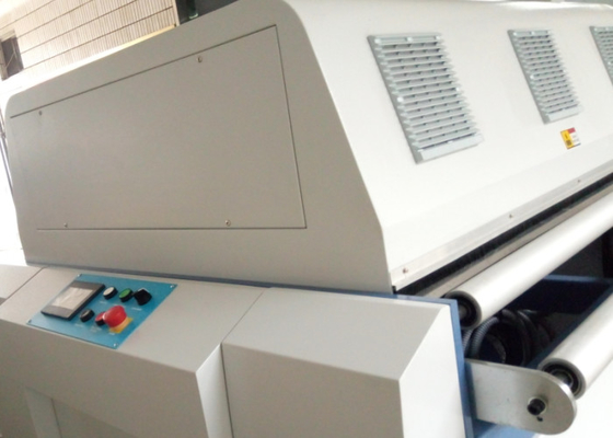 Chine Machine de stratification de film thermique ultra-violet avec le système de contrôle recouvert fournisseur