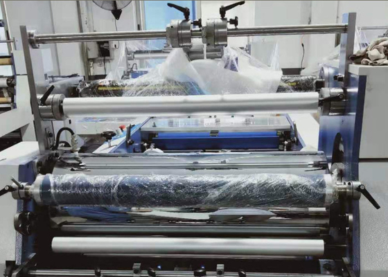 Chine Matériel mat/brillant de PVC de feuille de machine semi automatique de stratification de film d'acier fournisseur